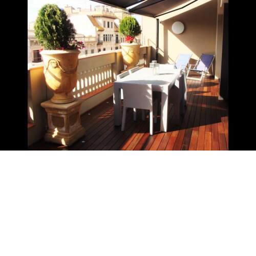 Barcelona Apartment Sleeps 4 with Air Con