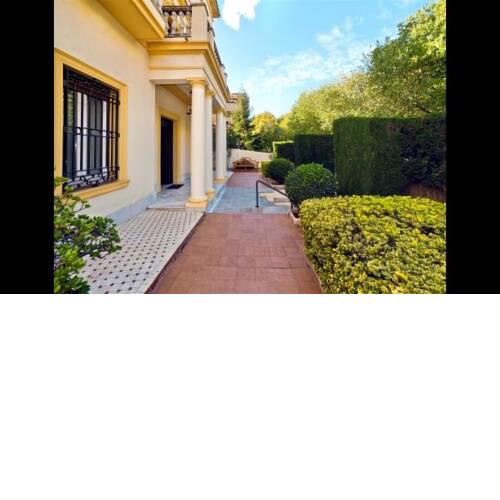 Barcelona Villa Sleeps 10 with Pool and Air Con