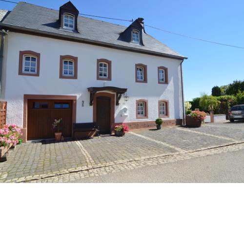 Cozy Apartment with Private Garden in Ittel