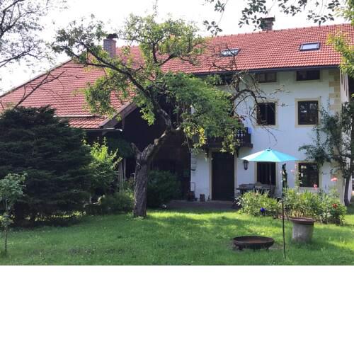 Bauernhaus mit schönem Garten