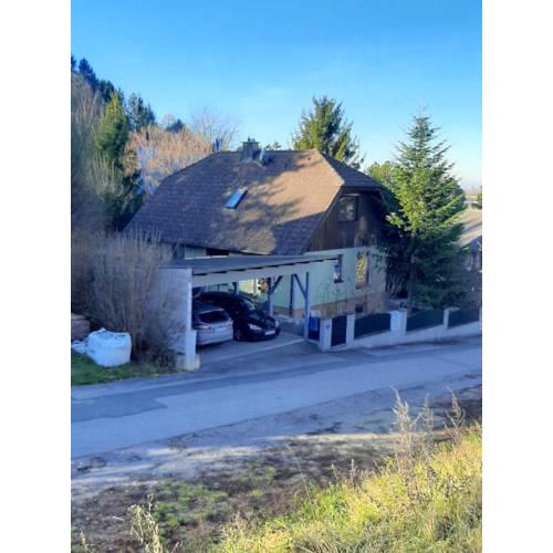 B&B Family Basement Apartment with Continental Breakfast, Free Parking, 5km from Tulln