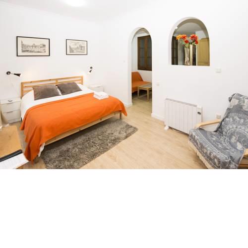 bcn cosy sagrada familia apartment