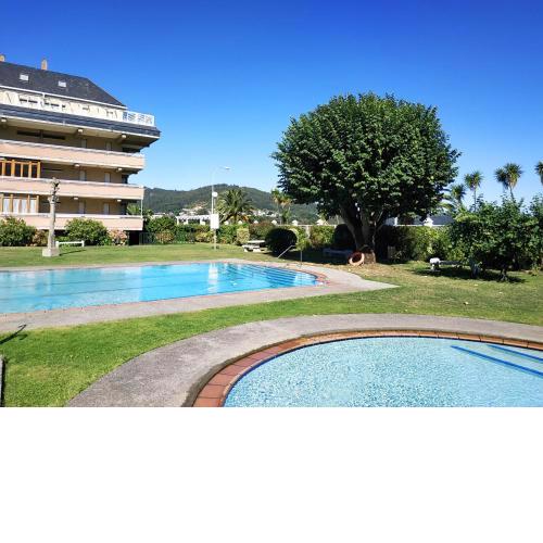 Beach and Pool Deluxe