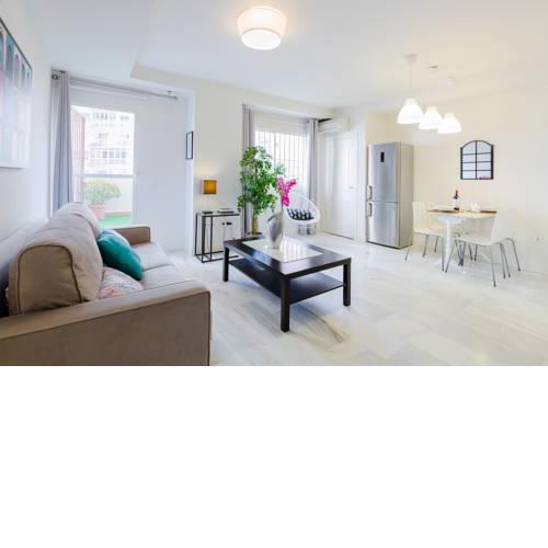 BEACH & CENTER NEW LUXURY APARTMENT