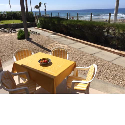 Beach front Apartment Los Papagayos