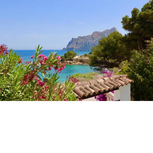 Beach-front house Calalga