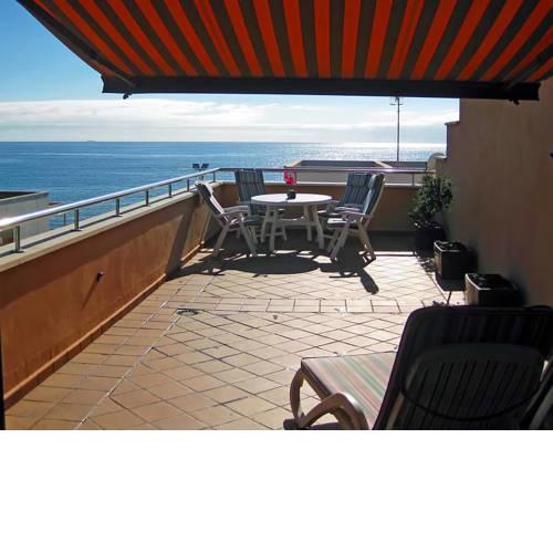 Beach front seaview 10m from the beach WiFi