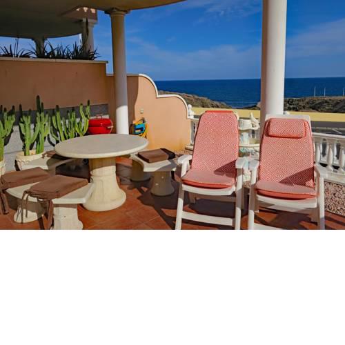 Beach front seaview boutique villa with pool and WiFi