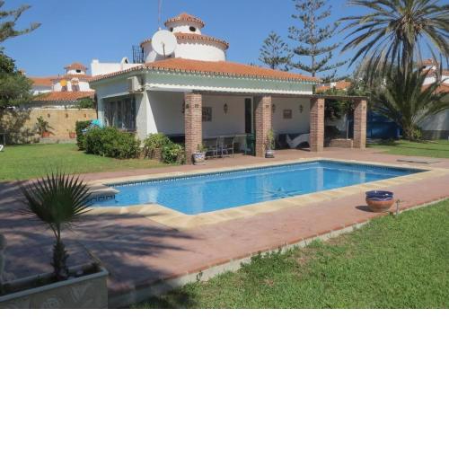 Beach Front Villa for 10 people