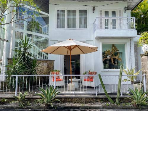 Beach House Canggu - 150m Berawa beach