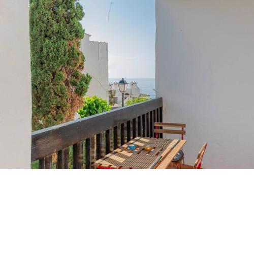 Beachfront 1BR with swimming pool, parking & AC