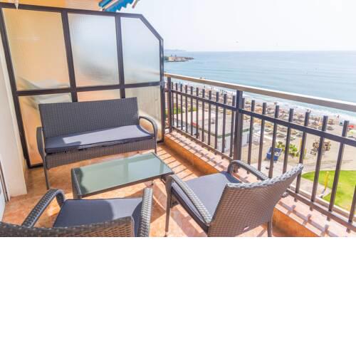 Beachfront 4BR - For big groups or two families