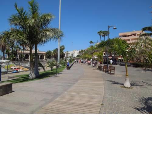Beachfront Apartment Casa Verano with pool, balcony, wifi, central locatation