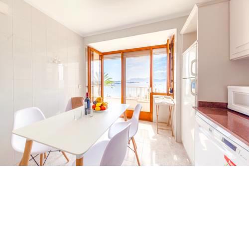 Beachfront Apartment Magdalena