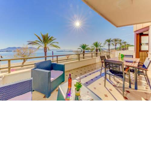 Beachfront Apartment Saralegui
