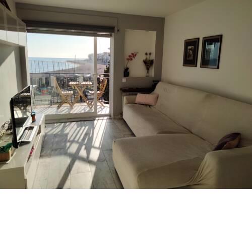 Beachfront apartment with private parking