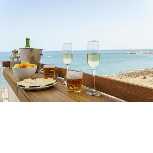 Beachfront Apt/Enjoy breakfast facing the Ocean