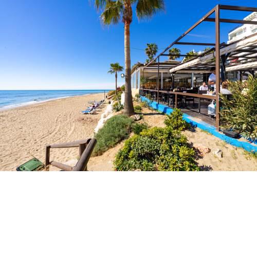 Beachfront Calahonda apartment