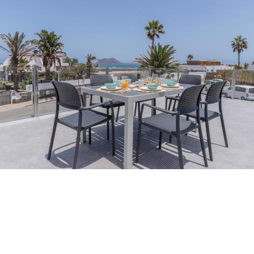Beachfront Holiday Apartment 2- Seaview by Holidayshome