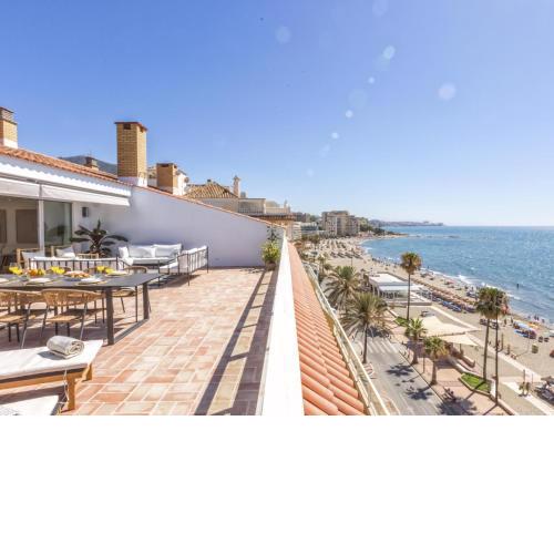 Beachfront penthouse with spectacular sea views