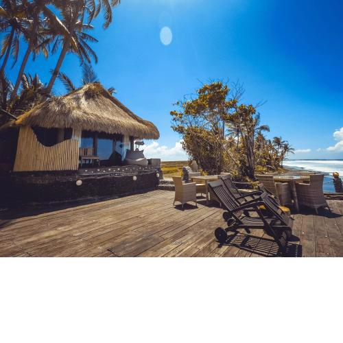 Beachfront Villa Nixie and the Sea