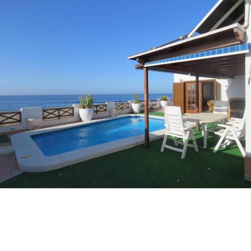 Beachfront Villa Romantica with private pool, jacuzzi, large terrace, BBQ, wifi, parking