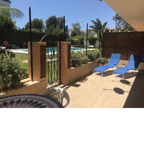 Beachside 2bed/2bath with Large Patio and Pool