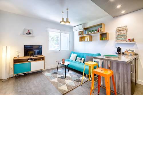 Beachside cosy apartment with pool