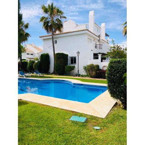 Beatiful Townhouse Los Naranjos de Marbella T003