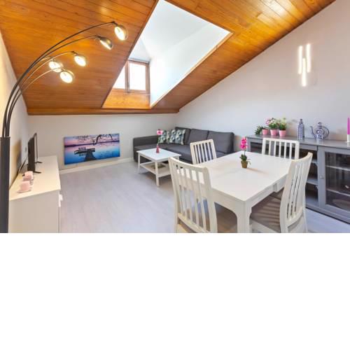 Beautiful 1 Bed Apt, Sleeps 4 nr Sol