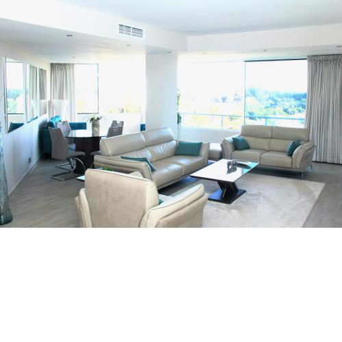 Beautiful 2-Bed Apartment in Marbella