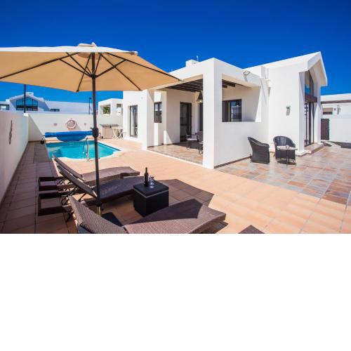 Beautiful 2-Bed Villa in Playa Blanca -Rosa Blanca