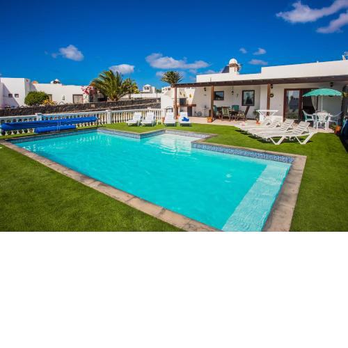 Beautiful 2-Bed Villa in Playa Blanca