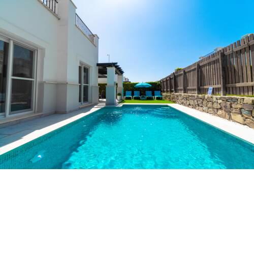 Beautiful 2-Bed Villa with private heated pool
