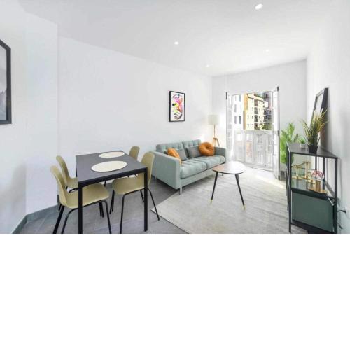 Beautiful 2 Bedroom with open view 300m to Larios shopping