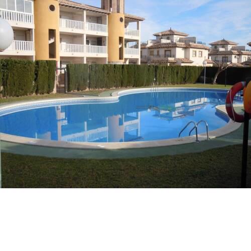Beautiful 3-Bed House with communal Pool