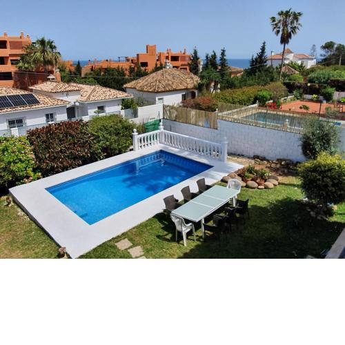 Beautiful 5 Bedroom Villa, Sea Views, Private Pool
