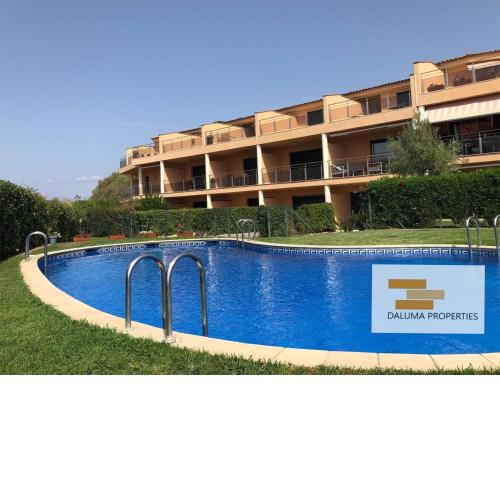 Beautiful apartment for 6 people with pool, parking and wifi - 10 minutes from the beach