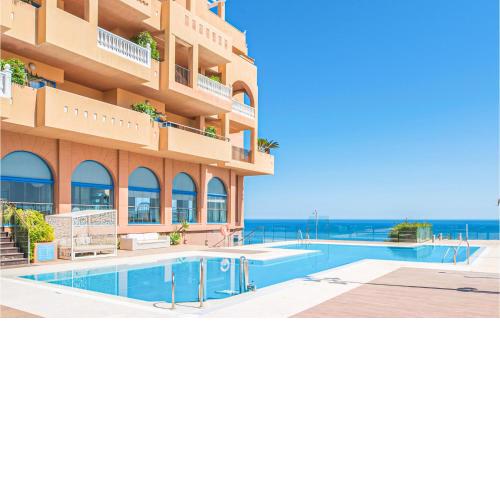 Beautiful apartment in Benalmadena Costa with Jacuzzi, WiFi and 1 Bedrooms