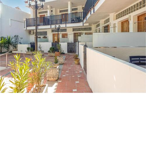 Beautiful apartment in Benaojan with Outdoor swimming pool, WiFi and 2 Bedrooms
