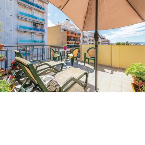 Beautiful apartment in Burriana w/ Internet and 2 Bedrooms