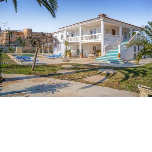 Beautiful apartment in Dénia with Outdoor swimming pool, WiFi and 2 Bedrooms