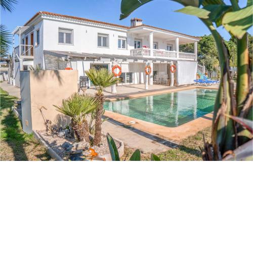 Beautiful apartment in Dénia with Outdoor swimming pool, WiFi and 2 Bedrooms