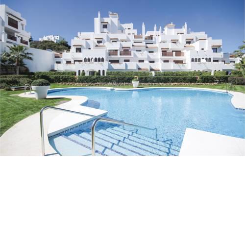 Beautiful apartment in Estepona w/ Outdoor swimming pool, Outdoor swimming pool and 2 Bedrooms