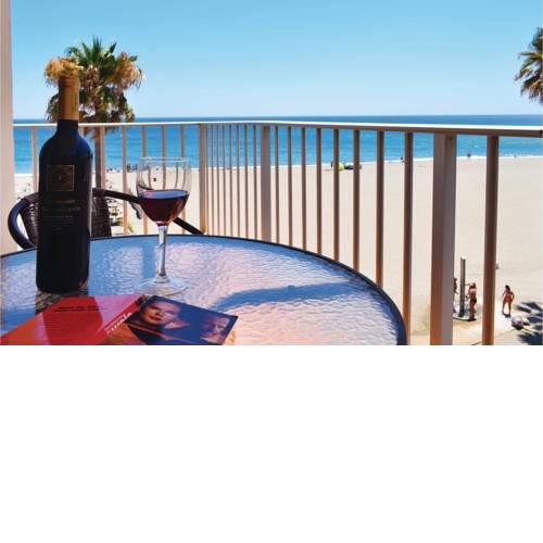 Beautiful apartment in Estepona w/ WiFi and 3 Bedrooms