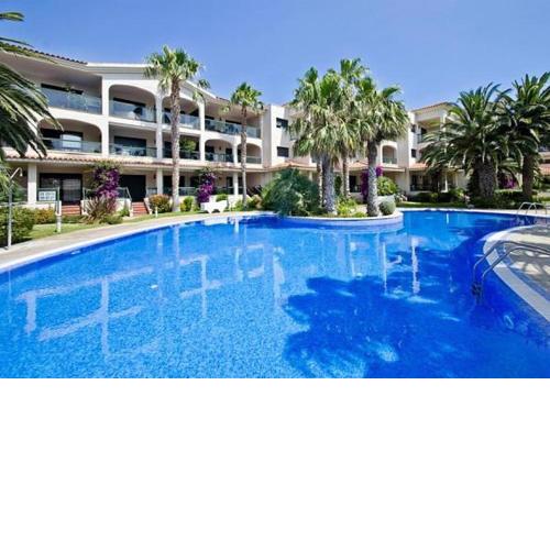 Beautiful apartment in front of th