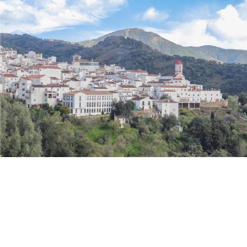 Beautiful apartment in Genalguacil with Outdoor swimming pool, WiFi and 2 Bedrooms