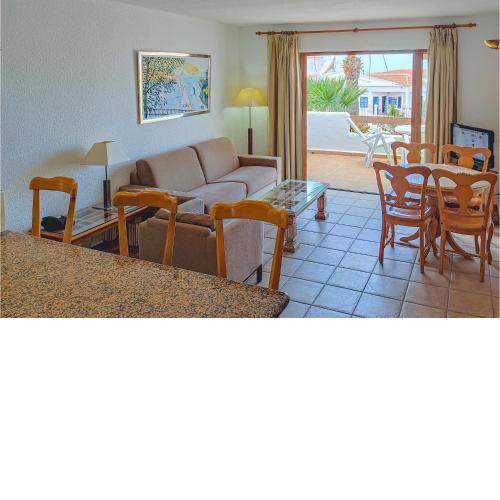 Beautiful apartment in Los Cristianos with Outdoor swimming pool, WiFi and 2 Bedrooms