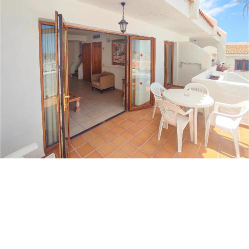 Beautiful apartment in Los Cristianos with Outdoor swimming pool, WiFi and 2 Bedrooms