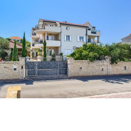 Beautiful Apartment in Murter with Swimming Pool